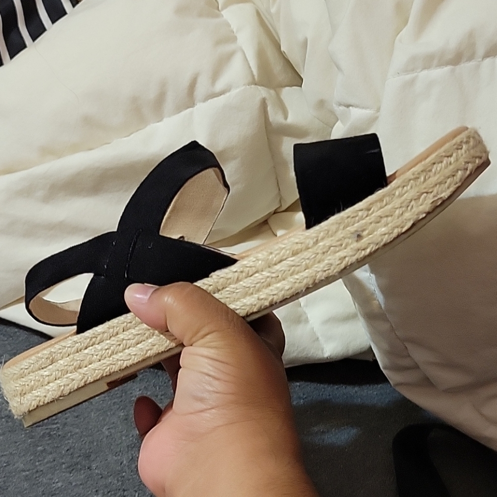 Black sandles